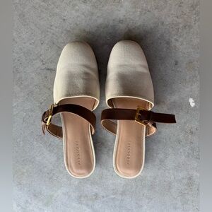 AEROSOLES Women's Cream and Brown Buckle Mules